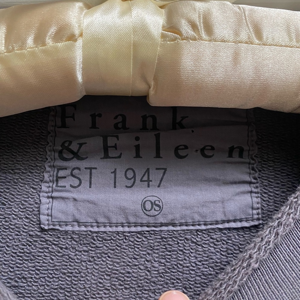Frank & Eileen Audrey Caplet in gray - Picture 3 of 4